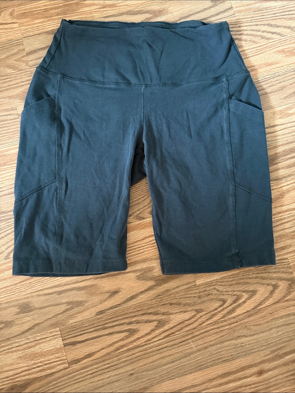 High-Waist Dark Grey Women's Bike Shorts with Side Pockets